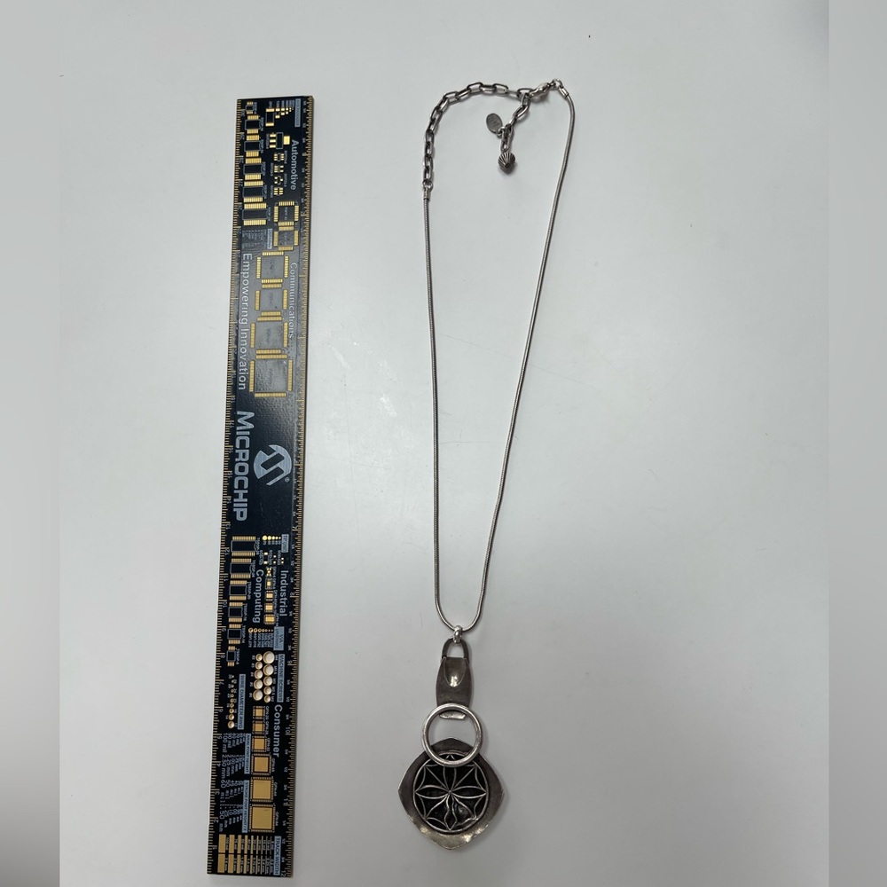 Vintage Marjorie Baer SF Metal Hammered Silver Medallion Necklace - Picture 3 of 4